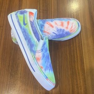 NWOT NIKE court legacy tie dye woman’s sneakers SLIP ONS 9